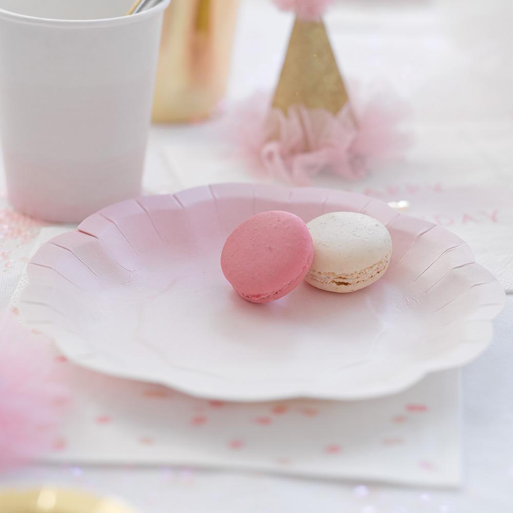 talking-tables-we-heart-pink-paper-plates-pack-of-12- (3)